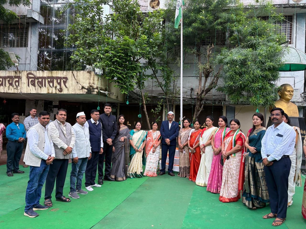 जिला पंचायत में अध्यक्ष राजेश सूर्यवंशी ने किया ध्वजारोहण, देशभक्ति के रंग में रंगा जिला पंचायत परिसर