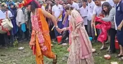 6 हजार फीट की ऊंचाई पर अनोखी परंपरा! जन्माष्टमी पर दूध, मक्खन और छांछ से खेली जाती है होली, देखने उमड़ते हैं ग्रामीण