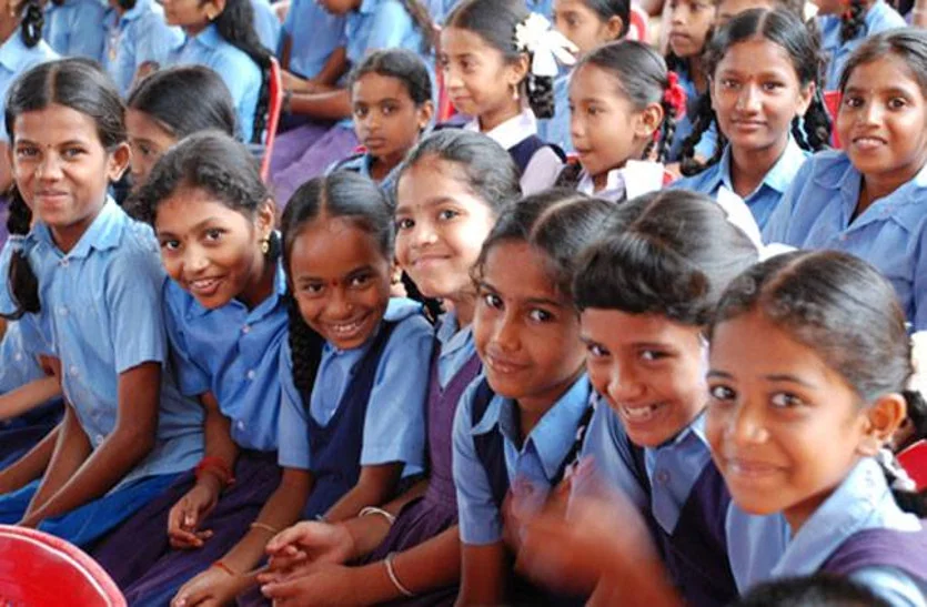 RTE में 511 सीटें खाली, फिर भी निजी स्कूलों में फीस भर रहे अभिभावक! अंग्रेजी माध्यम की चाह ने बढ़ाई चिंता